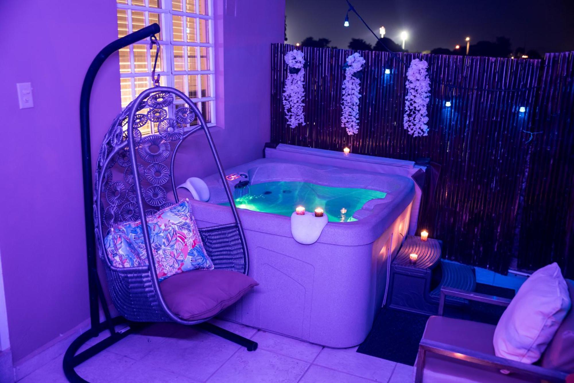 Private Jacuzzi Oasis With Mountain Views And Free Parking Appartement Ponce Buitenkant foto